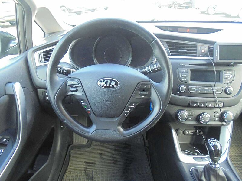 Kia Ceed / cee'd 1.4 Edition7 Emotion, Sitz/ Lenkradheizung, Radio