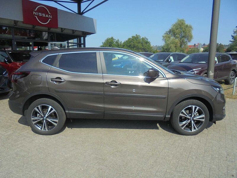 Nissan Qashqai 1.3DIG-T N-Connecta, DCT, Winterpaket, AHK