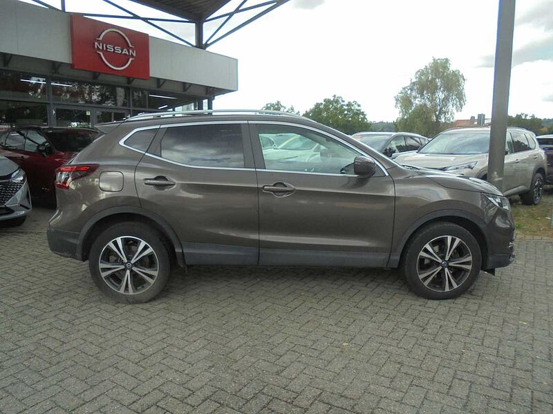 Nissan Qashqai N-Way 1.3 DIG-T Panoramadach, Kamera, aus 1. Hand