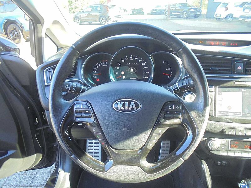 Kia Ceed SW / cee'd SW Platinum Edition